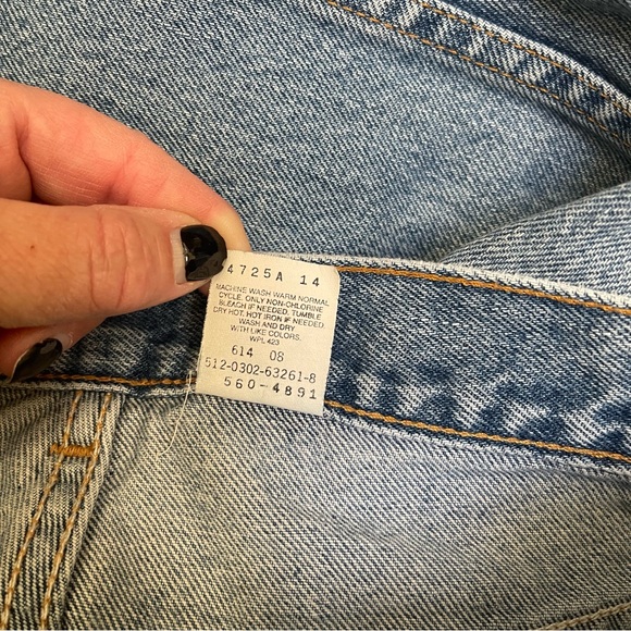 Vintage 90s USA Levi's 560 Loose Fit Tapered Leg Mom Jean 33 x 32 - Picture 9 of 10